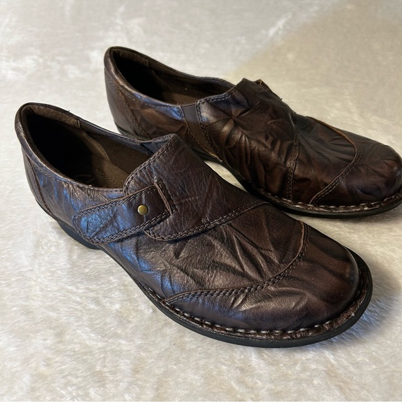 Clarks Bendables Women's Loafers Shoes Size 7 Brown Leather Slip On Side Strap - Picture 1 of 10